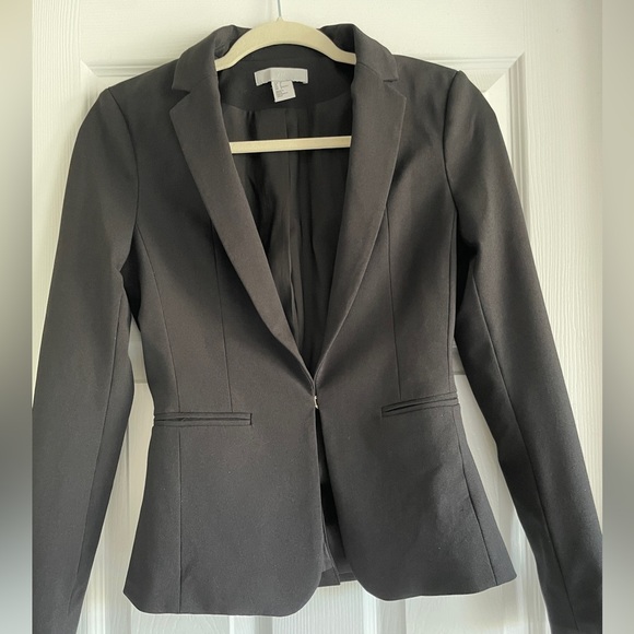 H&M fitted black women’s blazer - Picture 5 of 6